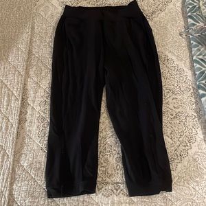 Lululemon Capri crop joggers